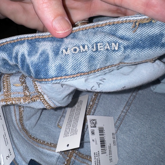 American Eagle Mom Jeans Strigid High Rise Light Wash Denim Size 2 NWT - Picture 5 of 7